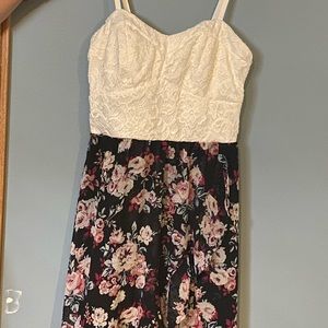 High-low ruffled dress, with cream lace top